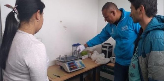 SEGUIMOS CUMPLIENDO CON LOS CONSUMIDORES SEGUIMOS CUMPLIENDO CON LOS CONSUMIDORES